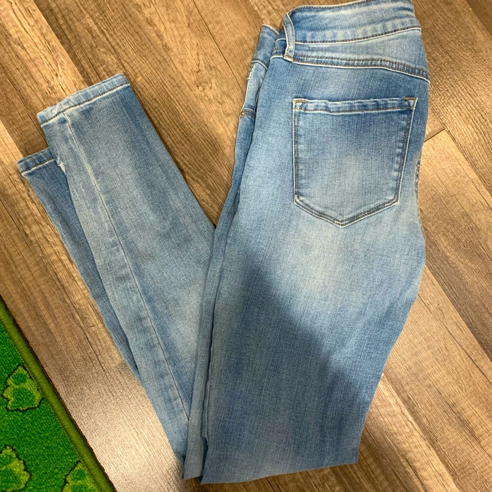 Ripped skinny jeans